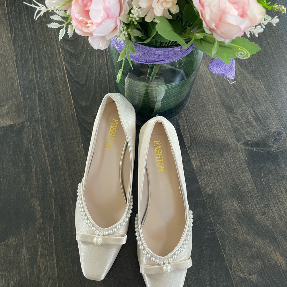 Pearl-Embellished Women's Flats - Cream